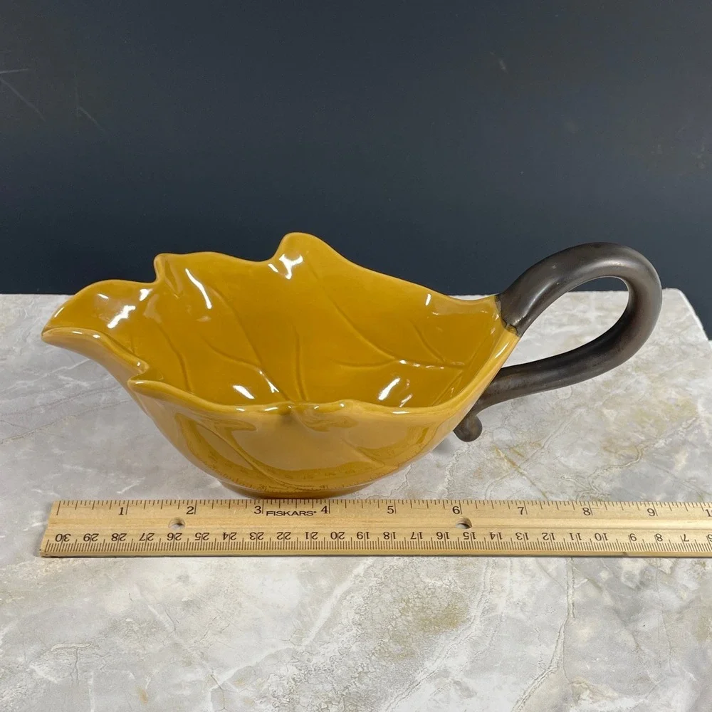 Chris Madden Thanksgiving Yellow Leaf Gravy Boat Sauce Server Fall Autumn Handle